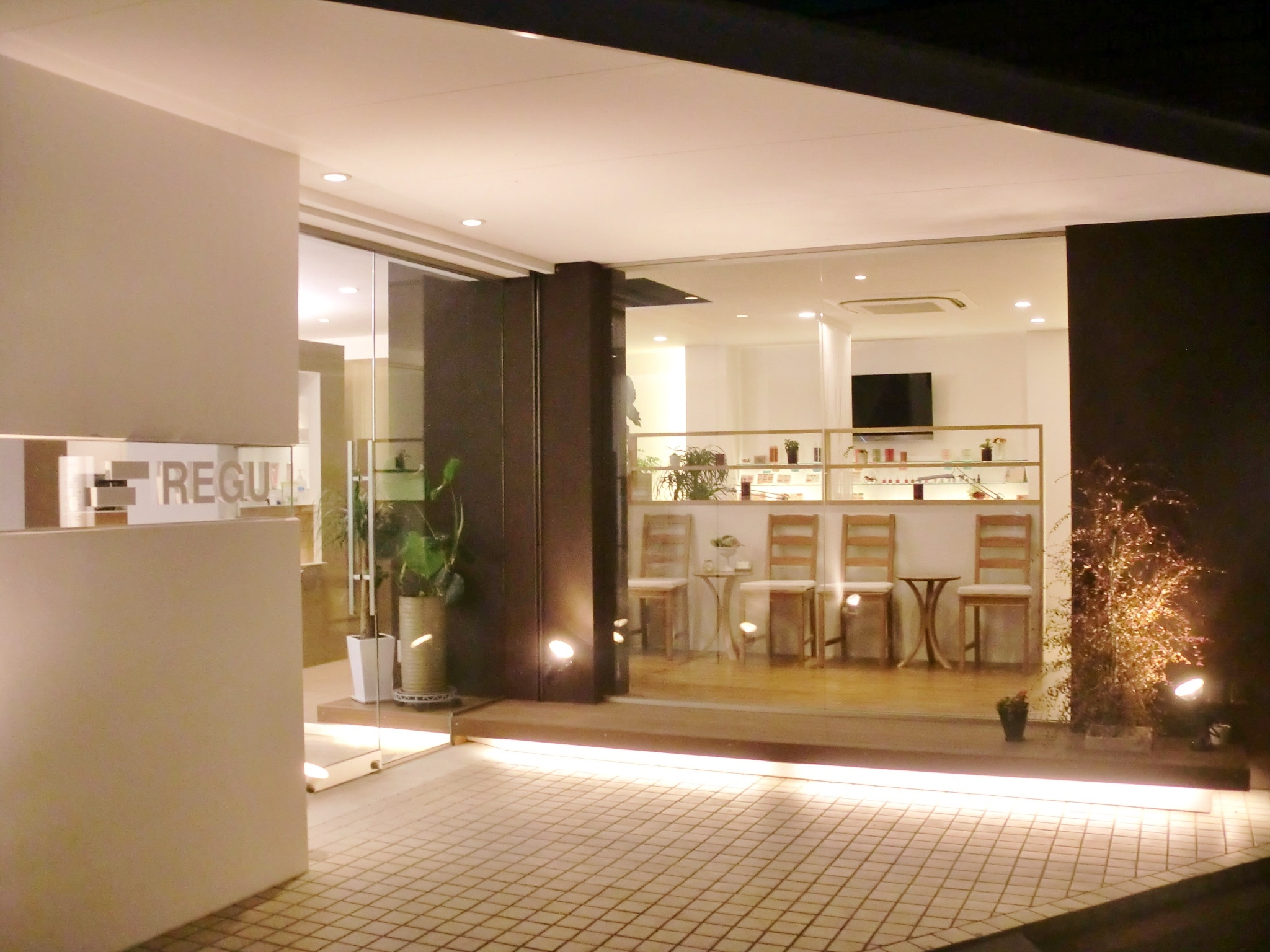 レグ朝倉店